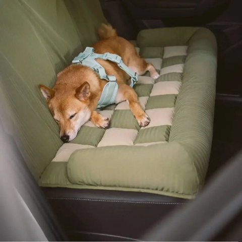 Rear Car Seat for Dog – Easy Installation and Stability 